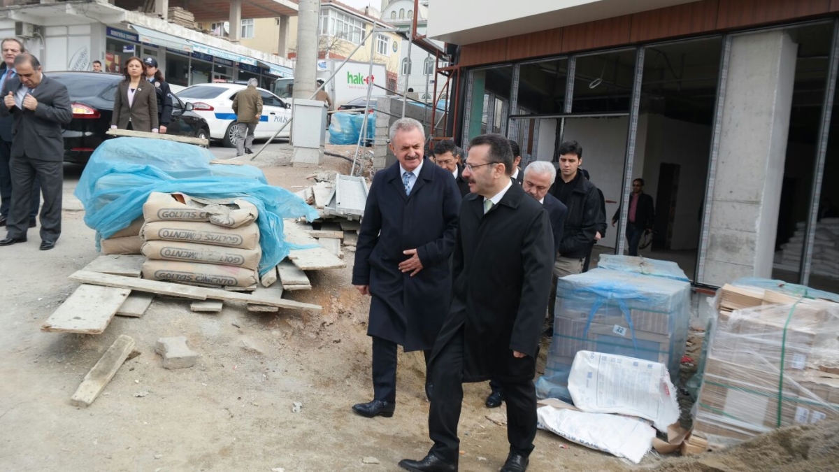 Kocaeli Valimiz Sn. Hüseyin AKSOY ve ilçe protokolümüz, Başkanımız öncülüğünde "Dilovası Halk Eğitim ve Mehmet Yıldırım Toplum Sağlık Merkezi"nde incelemelerde bulundular.