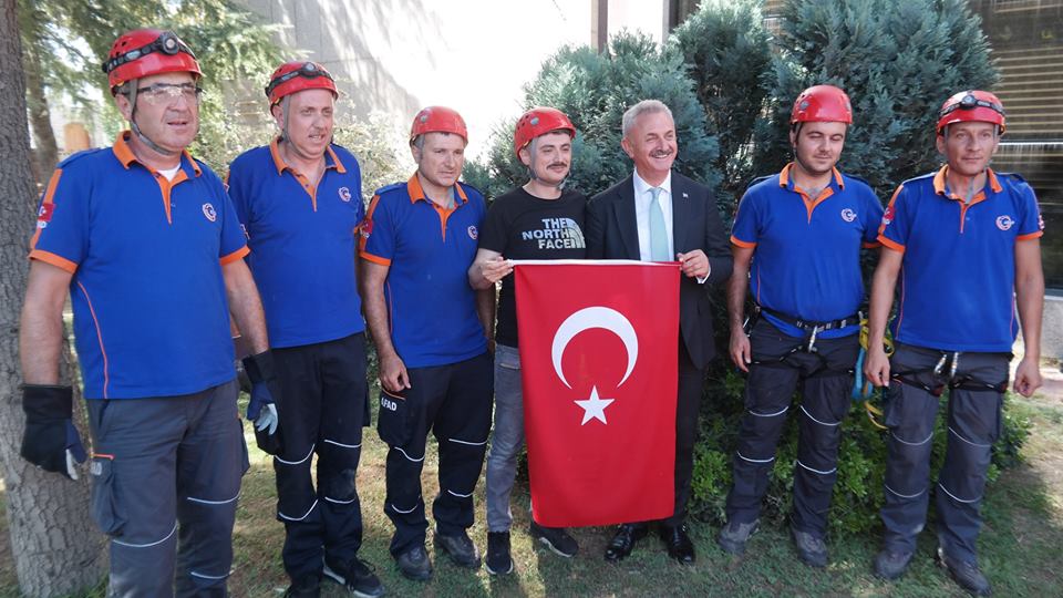 Odamızda düzenlenen"Temel Afet Bilinci ve Deprem Tatbikatı” konulu panel sonrasında, Odamız ve AFAD işbirliğinde gerçekleştiren tatbikattan kareler...