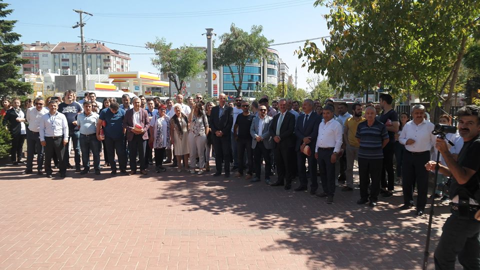 Odamızda düzenlenen"Temel Afet Bilinci ve Deprem Tatbikatı” konulu panel sonrasında, Odamız ve AFAD işbirliğinde gerçekleştiren tatbikattan kareler...