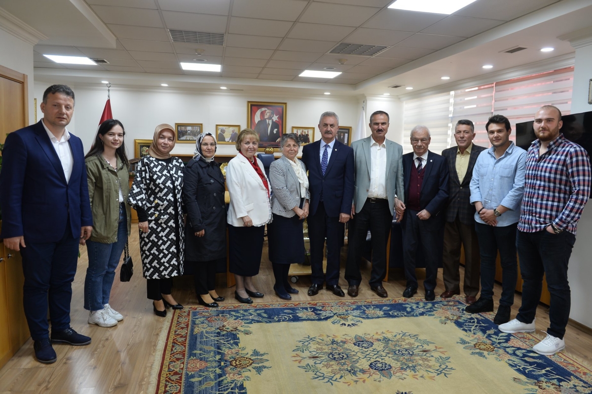 Türk Kızılay Gebze Şubesi Başkanı Oya TUNÇEL ve beraberindeki heyet Yönetim Kurulu Başkanımız Nail ÇİLER ve Meclis Üyemiz Sevgi ÇİLER