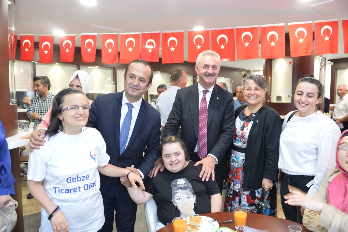 Yeni Dünya Özel Eğitim ve Rehabilitasyon Merkezi Sevgi Melekleri Atölyesi özel öğrencilerimizin sergisinden...